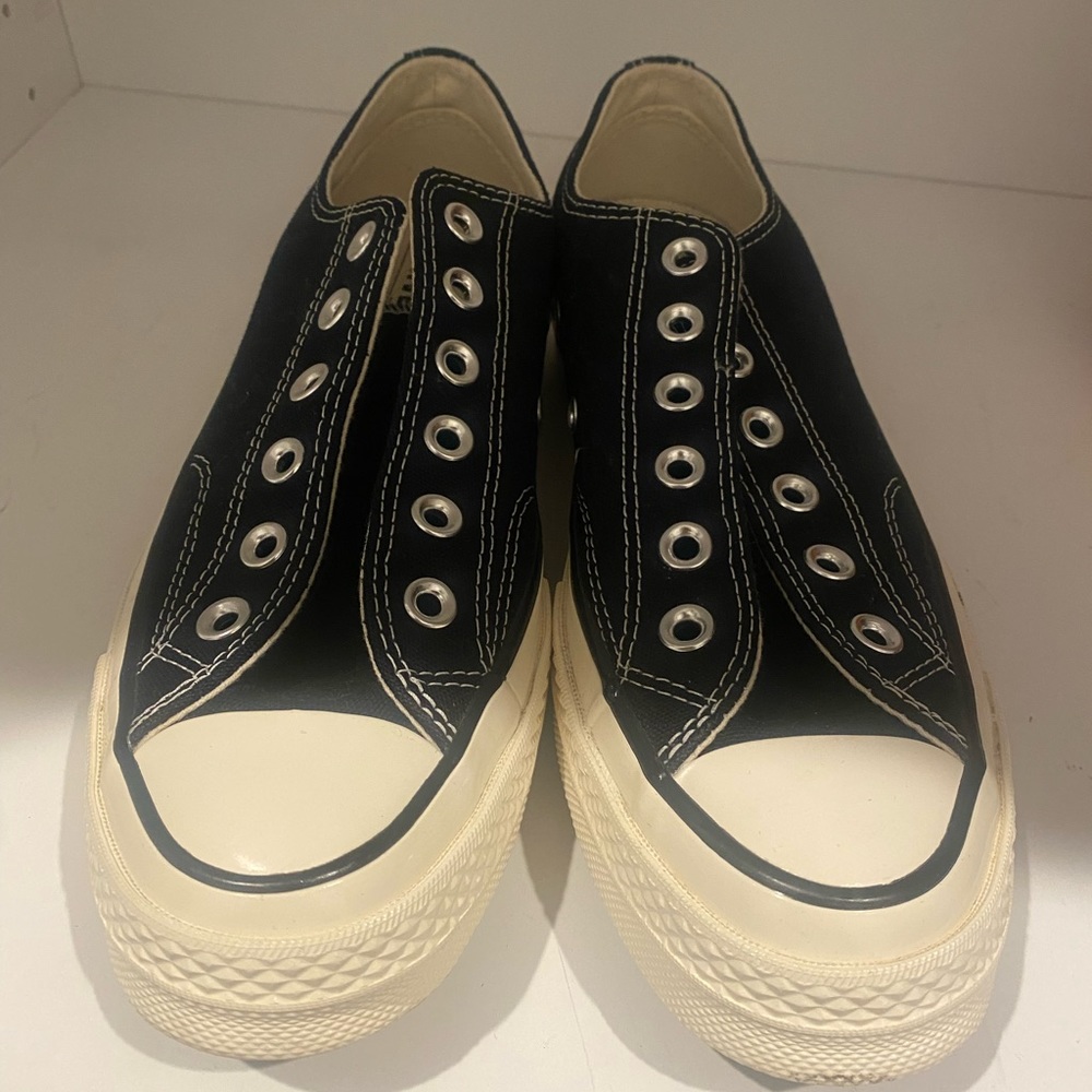 New black and white Platform converse just need laces only worn once